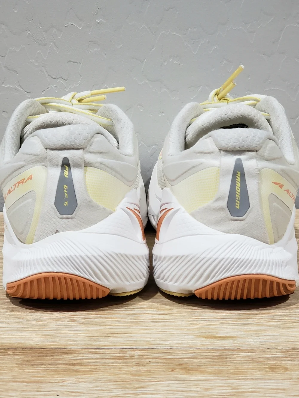 ALTRA Women's Paradigm 6 Running Shoes (10) White/Coral